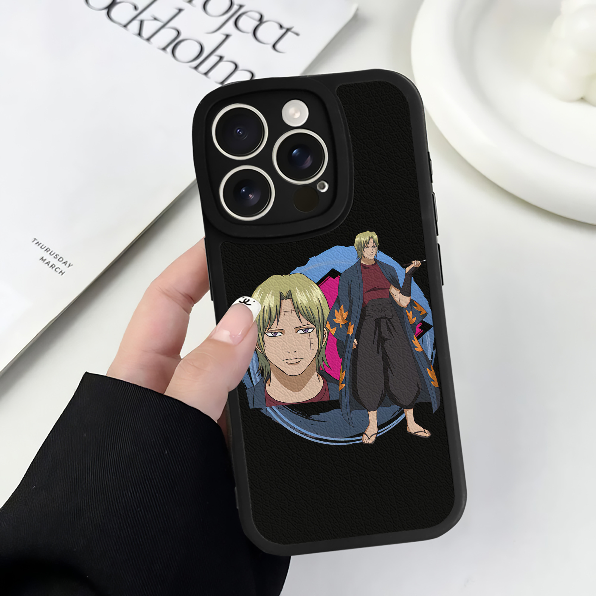 （画像用） ぎんたま 坂田銀時（さかたぎんとき） 神楽 志村新八（しむら しんぱち） GINTAMA Sakata Gintoki Kagura Shimura Shinpachi 【iPhone 16シリーズ対応】シリコンスマホケース（レザー調） 材質：シリコン